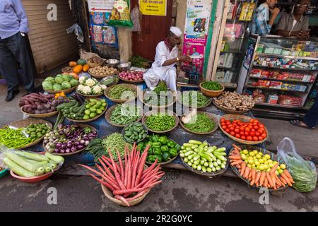 Stadtbild und Gemüsehändler in Mumbai, Maharashtra, Indien Stockfoto