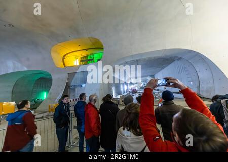 Tage der Baustellenöffnung am neuen Hauptbahnhof weckt das Milliarden-Euro-Projekt Stuttgart 21 großes Interesse, 90000 Besucher zählten von der Stockfoto