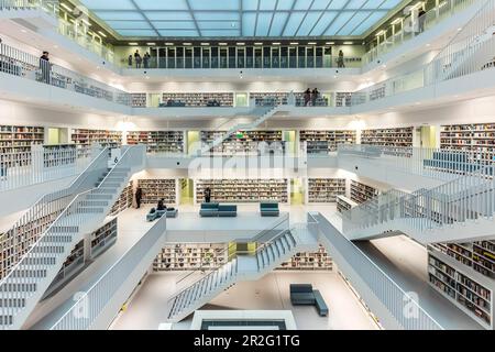 Stuttgarter Stadtbibliothek am Mailaender Platz, Innenansicht mit moderner Architektur, Stuttgart, Baden-Württemberg, Deutschland Stockfoto