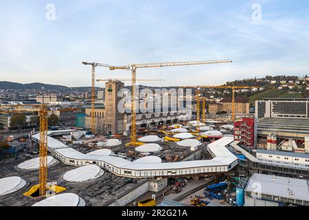 Stuttgarter Hauptbahnhof, Baustelle Stuttgart 21 für die neue Durchgangsstation, im Hintergrund der Bonatzbau mit Bahnhofsturm Stuttgart Stockfoto