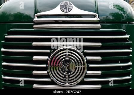 Front view of the radiator grille of an old Steyr truck, Linz, Austria Stockfoto
