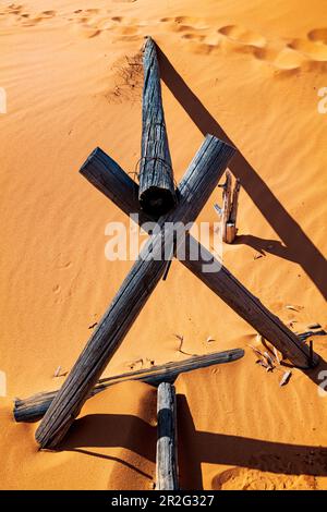 Verwitterter Wermut-Ranch-Zaun; Coral Pink Sand Dunes State Park; Utah; USA Stockfoto