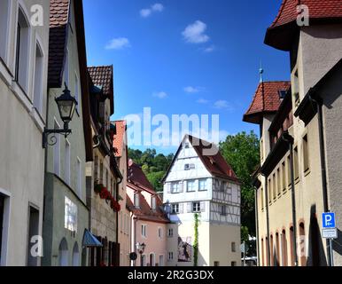 In Hersbruck, Turmhaus, Fachwerk, alte Häuser, Gasse, Häuserzeile, Dächer, Mittelfranken, Bayern, Deutschland Stockfoto