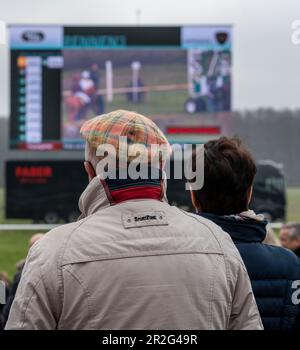 Rennbahn Hoppegarten, Publikum und andere Gäste zur Saisoneröffnung 2023, Hoppegarten, Brandenburg Stockfoto