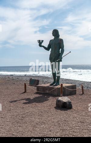 Statue von Hautacuperche am Strand der Stadt Valle Gran Rey in La Gomera, Kanarische Inseln Stockfoto