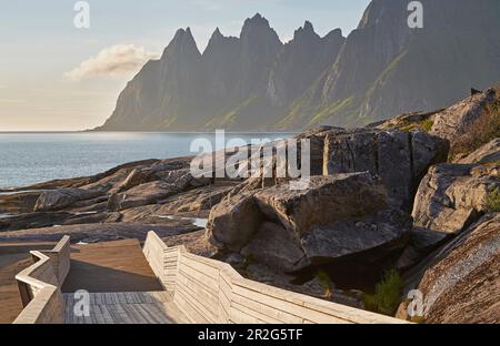 Blick von Tungeneset nach Okshornan, Senja Island, Troms, Norwegen, Europa Stockfoto