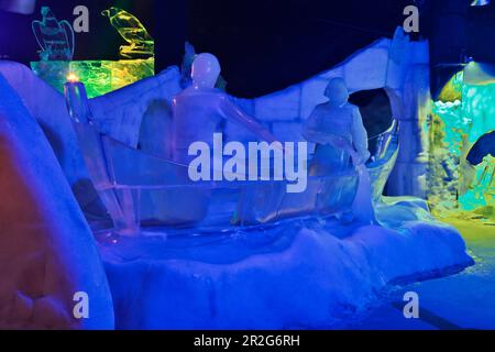 Bar - Galerie Magic Ice im Hafen von Svolvaer, Vestfjorden, Vestfjord, Nordland Province, Lofoten, Norge, Norwegen, Europa Stockfoto