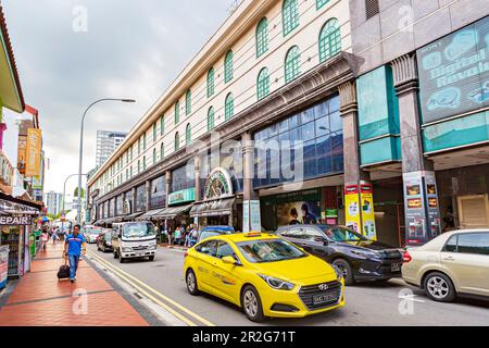 Mustafa Center, das 24-Stunden-Einkaufszentrum an der Syed Alwi Road im Kulturviertel Little India, Singapur Stockfoto