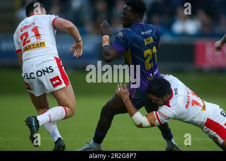 Halifax, Großbritannien. 19. Mai 2023. Eribe Doro von Halifax wird am 19. Mai 2023 beim Betfred Challenge Cup zwischen Halifax Panthers und St. Helens im Shay Stadium, Halifax, Großbritannien, angegriffen. Foto von Simon Hall. Nur redaktionelle Verwendung, Lizenz für kommerzielle Verwendung erforderlich. Keine Verwendung bei Wetten, Spielen oder Veröffentlichungen von Clubs/Ligen/Spielern. Kredit: UK Sports Pics Ltd/Alamy Live News Stockfoto