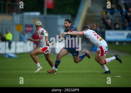 Halifax, Großbritannien. 19. Mai 2023. James Woodburn Hall of Halifax macht eine Pause *** während des Spiels zwischen Halifax Panthers und St. Helens im Shay Stadium, Halifax, Großbritannien am 19. Mai 2023. Foto von Simon Hall. Nur redaktionelle Verwendung, Lizenz für kommerzielle Verwendung erforderlich. Keine Verwendung bei Wetten, Spielen oder Veröffentlichungen von Clubs/Ligen/Spielern. Kredit: UK Sports Pics Ltd/Alamy Live News Stockfoto