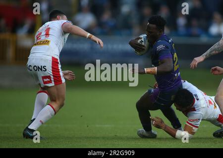 Halifax, Großbritannien. 19. Mai 2023. Eribe Doro von Halifax wird am 19. Mai 2023 beim Betfred Challenge Cup zwischen Halifax Panthers und St. Helens im Shay Stadium, Halifax, Großbritannien, angegriffen. Foto von Simon Hall. Nur redaktionelle Verwendung, Lizenz für kommerzielle Verwendung erforderlich. Keine Verwendung bei Wetten, Spielen oder Veröffentlichungen von Clubs/Ligen/Spielern. Kredit: UK Sports Pics Ltd/Alamy Live News Stockfoto