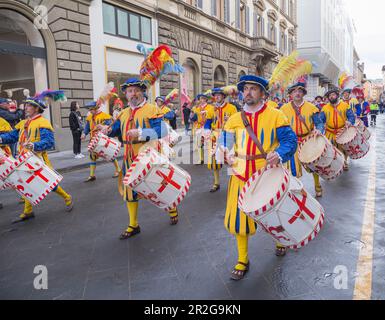 Teilnehmer an der Explosion des Kart-Festivals auf Parade, Florenz, Toskana, Italien Stockfoto