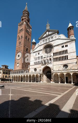 Blick auf die Piazza del Comune mit Dom und Torrazzo, Cremona, Lombardei, Italien, Europa Stockfoto