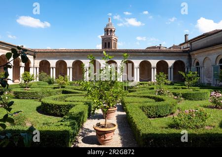 Blick auf den Innenhof mit dem hängenden Garten im Dogenpalast von Mantua, Mantova, Lombardei, Italien, Europa Stockfoto