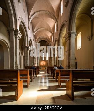 Im Inneren der Kirche Notre-Dame de Lérins Abtei, Saint-Honorat Insel, Französische Riviera, Frankreich Stockfoto