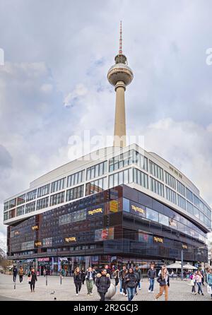 Alexanderplatz und Fernsehturm in Berlin Stockfoto