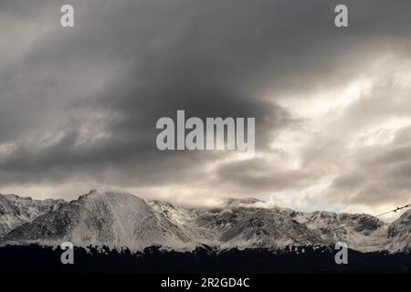 Schneebedeckte Anden in Ushuaia. Land des Feuers. Argentinien Stockfoto
