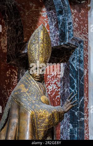 Denkmal für Papst Pius XII, St. Petersdom von innen, Rom, Latium, Italien, Europa Stockfoto