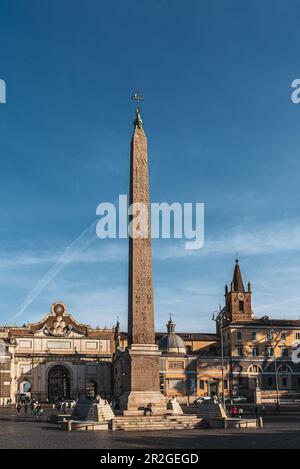 Piazza del Popolo mit Obelisk und die beiden Kirchen Santa Maria dei Miracoli Santa Maria in Monte Santo, Rom, Latium, Italien, Europa Stockfoto