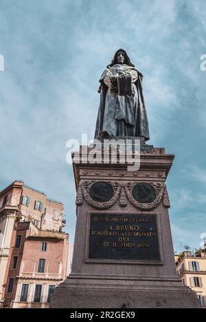 Statue von Giordano Bruno auf dem Markt auf der Piazza Campo de'Fiori, Rom, Latium, Italien, Europa Stockfoto