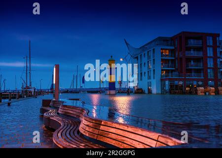 Blick auf den alten Leuchtturm bei Nacht in Eckernförde. Ostsee, Schleswig-Holstein, Deutschland, Europa Stockfoto