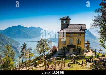 Palazzo mit Restaurant, Monte Brè, Lugano, Lugano-See, Lago di Lugano, Tessin, Schweiz Stockfoto