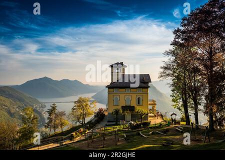 Palazzo mit Restaurant, Monte Brè, Lugano, Lugano-See, Lago di Lugano, Tessin, Schweiz Stockfoto