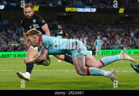 Kyle Steyn von Glasgow Warriors schießt beim ECPR Challenge Cup im Aviva Stadium in Dublin, Irland, den ersten Versuch seiner Seite. Foto: Freitag, 19. Mai 2023. Stockfoto