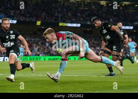 Kyle Steyn von Glasgow Warriors schießt beim ECPR Challenge Cup im Aviva Stadium in Dublin, Irland, den ersten Versuch seiner Seite. Foto: Freitag, 19. Mai 2023. Stockfoto