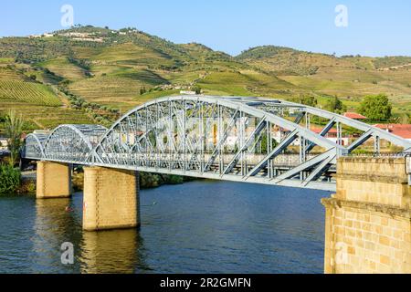 Trussbrücke über den Douro River in Pinaho, Portugal Stockfoto