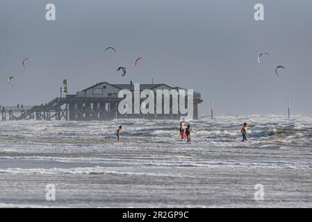 Sankt Peter Ording Pfahlbauten am Strand, Sankt Peter Ording, North Friesland, Nordseeküste, Schleswig Holstein, Deutschland, Europa Stockfoto