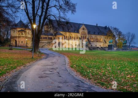 Beleuchteter Kaiserpalast Goslar, Goslar, UNESCO-Weltkulturerbe Goslar, Harz, Harz-Nationalpark, Sachsen-Anhalt, Deutschland Stockfoto