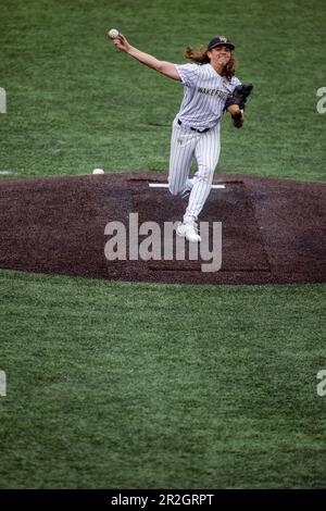 18. Mai 2023: Wake Forest Pitcher Rhett Lowder (4) nimmt im David F. Couch Ballpark in Winston-Salem, NC, den Hügel vor dem ACC Baseball-Kampf gegen die Virginia Tech. (Scott Kinser) Stockfoto