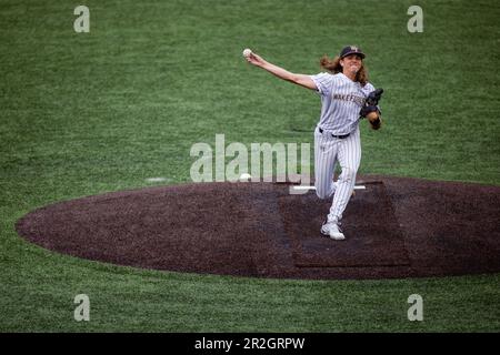 18. Mai 2023: Wake Forest Pitcher Rhett Lowder (4) nimmt im David F. Couch Ballpark in Winston-Salem, NC, den Hügel vor dem ACC Baseball-Kampf gegen die Virginia Tech. (Scott Kinser) Stockfoto