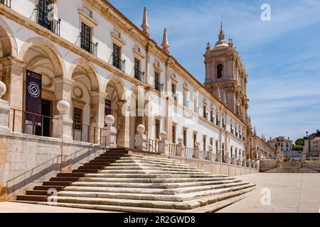 Das zum Weltkulturerbe gehörende Kloster Mosteiro de Alcobaca ist eines der größten und ältesten Bauwerke in Portugal, Europa Stockfoto