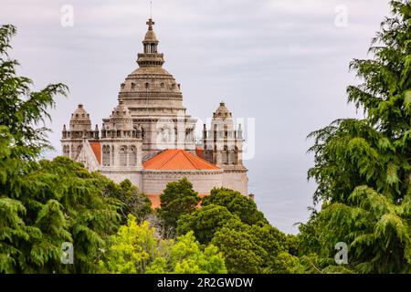 Der Blick vom Monte de Santa Luzia auf das Santuario do Sagrado Coracao de Jesus in Viana do Castelo, Portugal Stockfoto