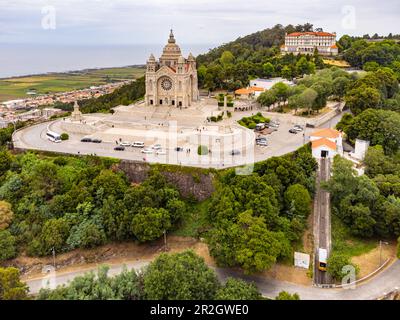 Luftaufnahme des Monte de Santa Luzia mit der Pousada und dem Heiligtum Santa Luzia in Viana do Castelo, Portugal Stockfoto