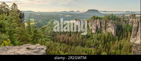 Panorama der Kleinen Gans Süd Blick auf die Basteibrücke, Sachsen, Deutschland Stockfoto