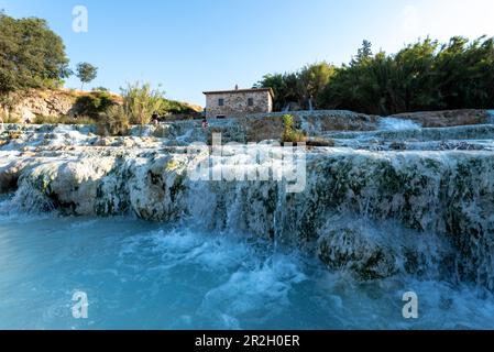 Terme di Saturnia, Cascate del Molino, Wasserfall, Thermalquelle, schwefelhaltiges Thermalwasser, Saturnia, Provinz Grosseto, Toskana, Italien Stockfoto