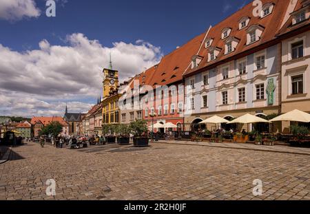 Mittags auf dem Marktplatz von Eger (Cheb), Westböhmen, Tschechische Republik Stockfoto