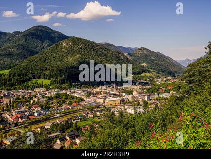 Blick vom Bergrestaurant auf dem Gipfel von Siriuskogl auf Bad Ischl, Oberösterreich, Österreich Stockfoto