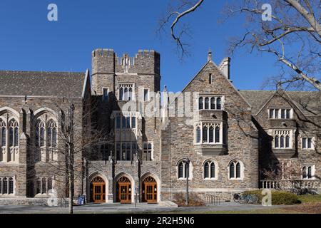Durham, NC; 01/05/2023; Foto eines Campus-Gebäudes auf dem Campus der Duke University an einem sonnigen Wintertag Stockfoto