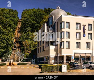 Standseilbahn zum Hügel Colline d'Annette et Lubin und zum Grandhotel Radisson Blu Palace Hotel im Kurviertel Spa, Provinz Lüttich, Belgien Stockfoto