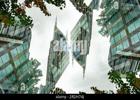 Foto mit doppelter Belichtung von Nashvilles batman-Gebäude. Stockfoto