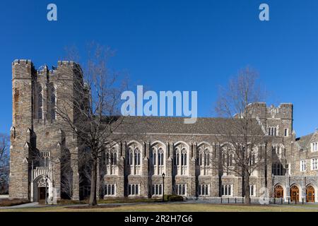Durham, NC; 01/05/2023; Foto des Rubenstein Bibliotheksgebäudes auf dem Campus der Duke University an einem sonnigen Wintertag Stockfoto