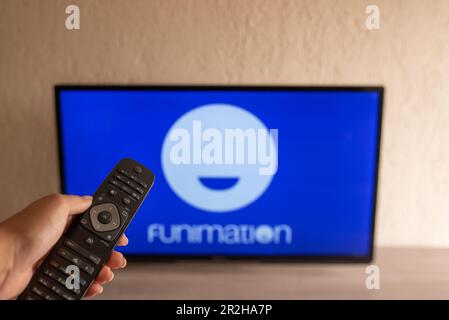 Brasilien, Rio de Janeiro - 19. Mai 2023: In dieser Fotoabbildung wird das Funimation Productions Logo im Fernsehen gezeigt. Stockfoto