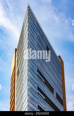 Hochhaus Forum Tower mit verjüngter Glasfassade, Berlin Stockfoto