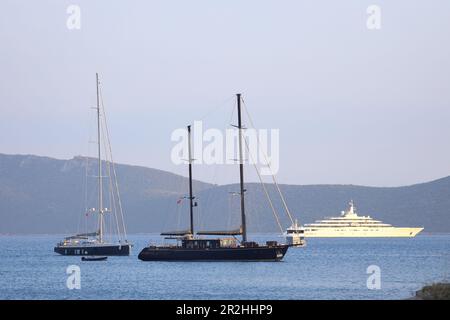 Bodrum, Türkei, Mai 07,2023 : die riesige Superyacht Eclipse, die dem russischen Geschäftsmann Roman Abramovich gehört und im Bodrum's verankert ist Stockfoto