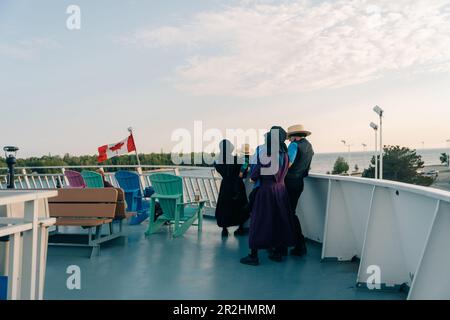 South Baymouth, ON, Kanada - Juli 2022 - Chi-Cheemaun-Fähre, die von Tobermory in South Baymouth ankommt. Hochwertiges Foto Stockfoto