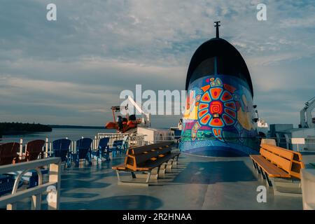 South Baymouth, ON, Kanada - Juli 2022 - Chi-Cheemaun-Fähre, die von Tobermory in South Baymouth ankommt. Hochwertiges Foto Stockfoto